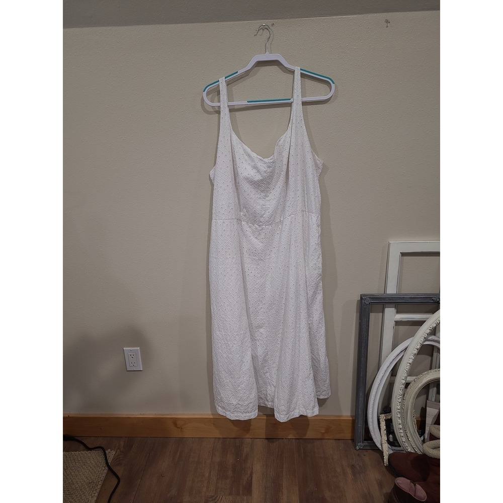Old Navy Women SZ 4X white eyelet sundress with smocked back coastal cottagecore